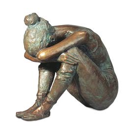 Kleine Mdchenfigur aus Bronze - sitzend - Cayetana