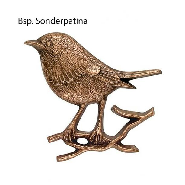 Kleiner Metallvogel sitzt auf Blttern - Vogel mit Blttern