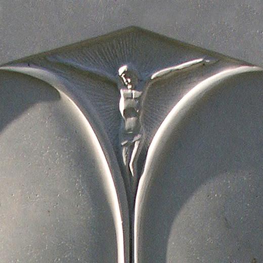 Schnes Grabmal Kalkstein mit Christus Figur - Excelsior