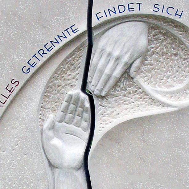 Grabmal Naturstein mit schner Hnde Gestaltung - Lucon