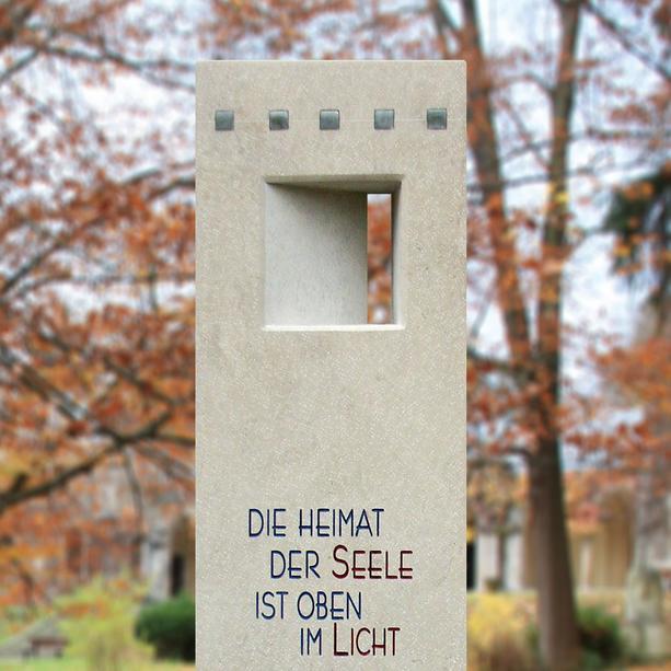 Stele Einzelgrab Naturstein hell mit ffnung - Infinio