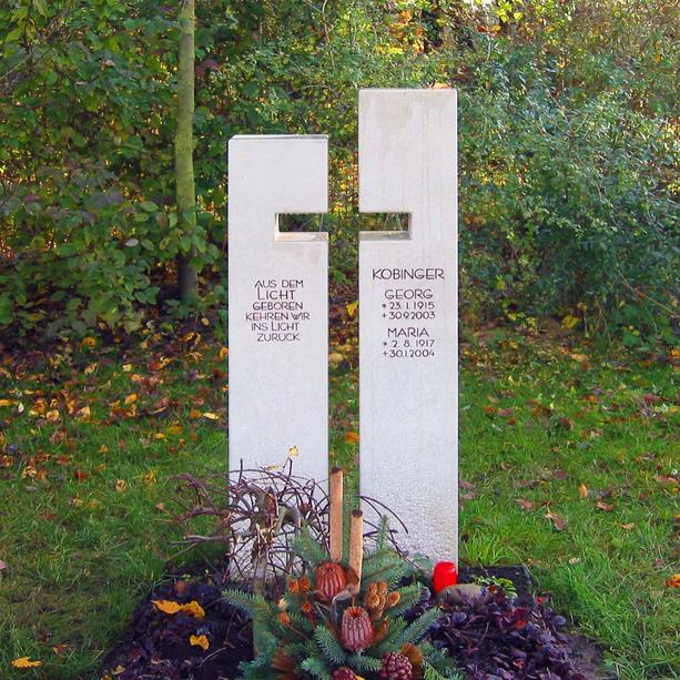 Besonderes Grabdenkmal aus Naturstein mit Kreuz - Antonio